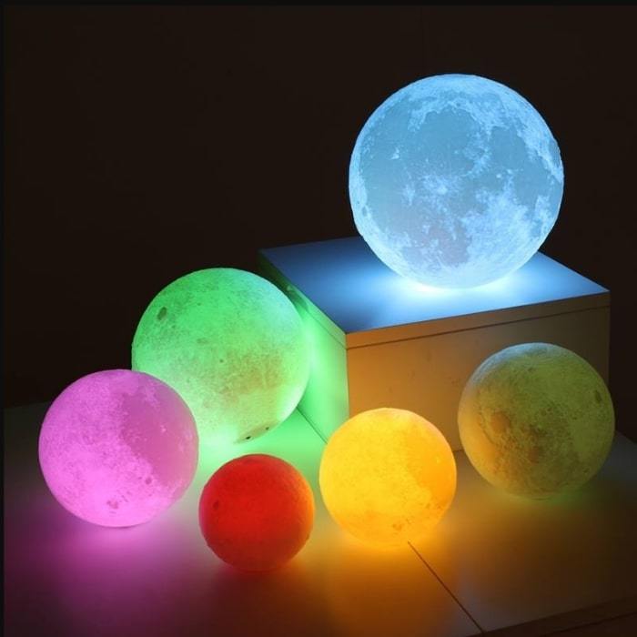 Urban Shop 3D Print Color Changing Moon Lamp with Wood Stand, remote  control and USB Adaptor, 7.5'' x 5.5'', White 